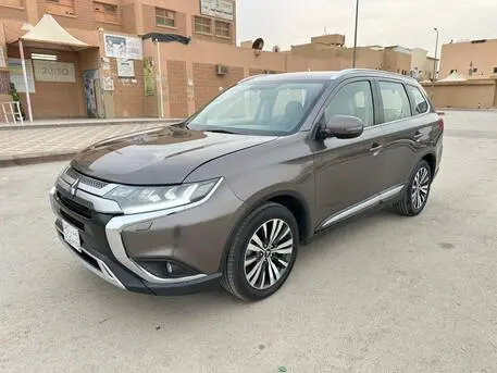 Mitsubishi Outlander, 2020, Automatic, 163000 KM, 2022 Mid Option With 4x4 Car For Sale