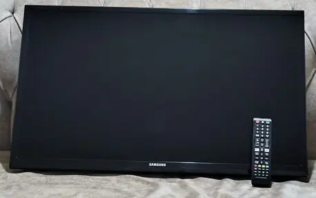 Samsung LED 27inches In Good Condition